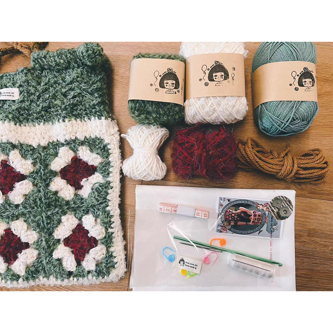 Granny Square Vintage Style Crochet Bag Kit, DIY Handbag with Yarn & Pattern